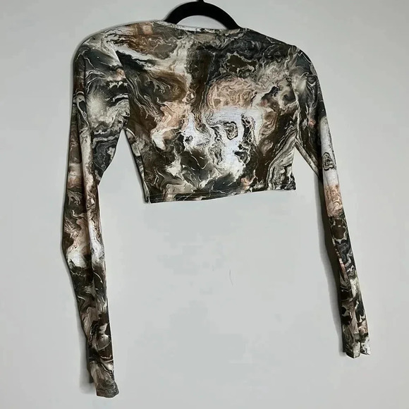 Brown Marble Print Long Sleeve Crop Top - Picture 10 of 10